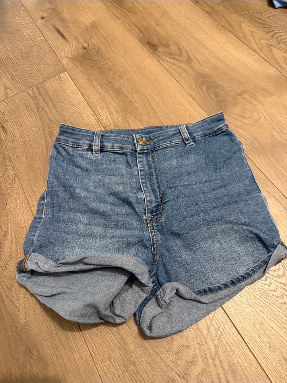 Divided size 6 Jean shorts @@@